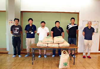 ＪＡしおのや青年部高根沢支部・ＪＡ高根沢地区作物部会様から米「コシヒカリ」６袋（１袋30㎏）の寄付をいただきました。（令和２年８月11日）